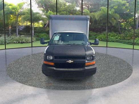 Used 2015 Chevrolet Express 3500 Extended RWD image 2