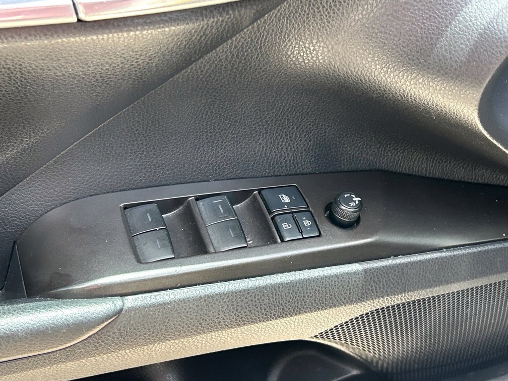 Used 2022 Toyota Camry SE FWD image 16