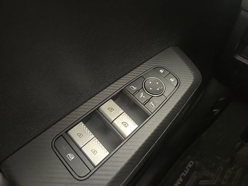 New 2025 Mitsubishi Outlander SE image 30