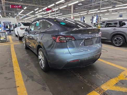 Used 2023 Tesla Model Y Performance image 4