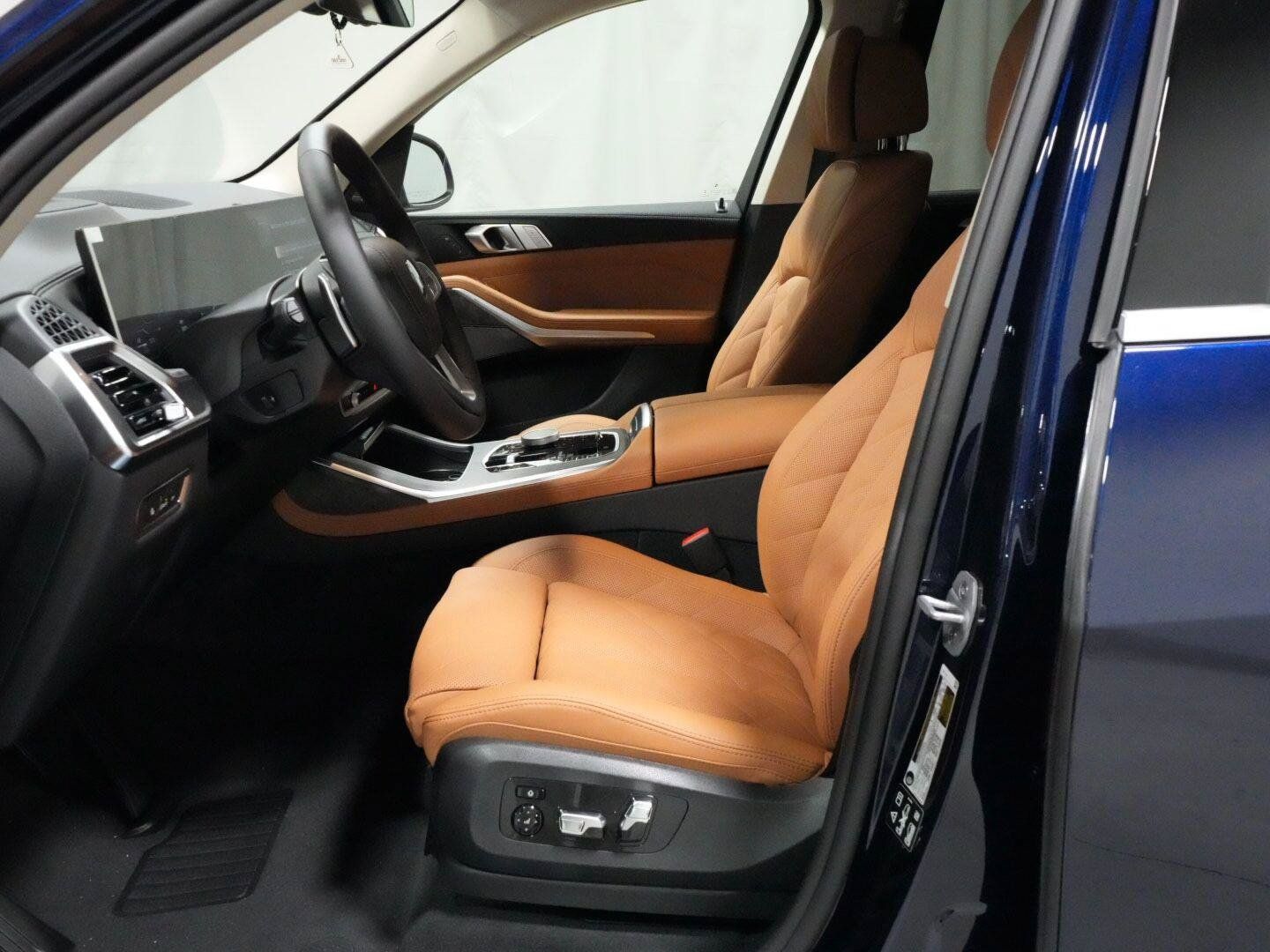 Used 2027 BMW X7 xDrive40i w/ Premium Package AWD/4WD image 2