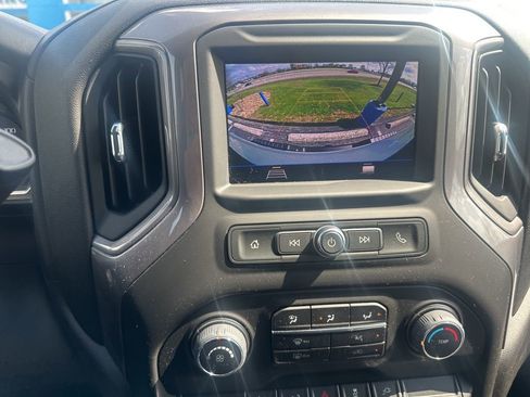 Used 2022 Chevrolet Silverado 2500 Custom w/ Custom Value Package image 11