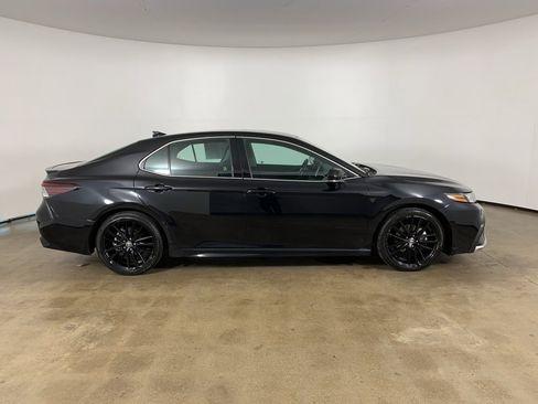 Used 2023 Toyota Camry XSE image 5