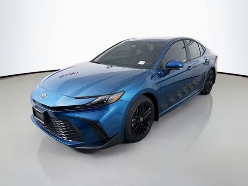 Used 2026 Toyota Camry SE FWD image 3