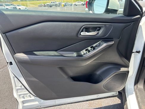 Used 2024 Nissan Rogue SV FWD image 7