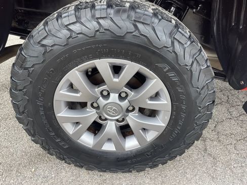 Used 2018 Toyota Tacoma 2WD Double Cab image 15