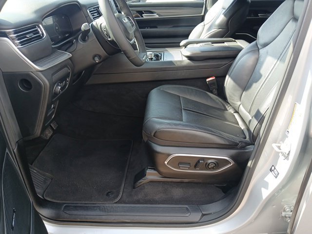 Used 2024 Jeep Wagoneer L Series II AWD/4WD image 34