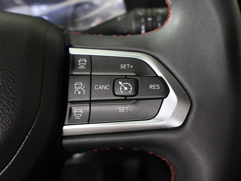 Used 2024 Jeep Compass Trailhawk AWD/4WD image 39
