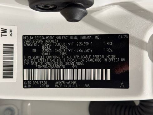 Certified 2025 Toyota Highlander XLE AWD/4WD image 32