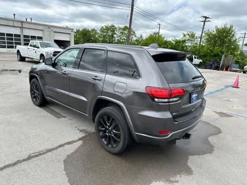 Used 2017 Jeep Grand Cherokee Altitude AWD/4WD image 15