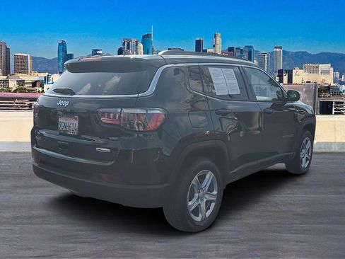 Used 2023 Jeep Compass Latitude w/ Convenience Group AWD/4WD image 4