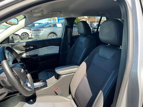 Used 2025 Chevrolet Trax LT w/ LT Convenience Package FWD image 28