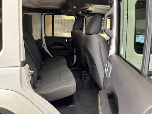 Used 2025 Jeep Wrangler Unlimited Sahara AWD/4WD image 24