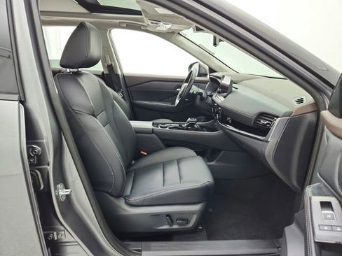 Used 2022 Nissan Rogue SL w/ SL Premium Package image 14