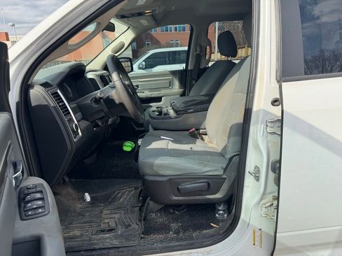 Used 2019 RAM 1500 Classic SLT image 14