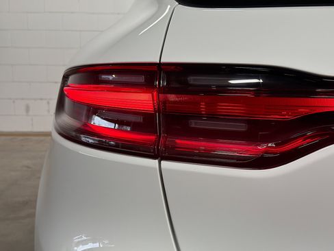 Used 2025 Porsche Macan image 11