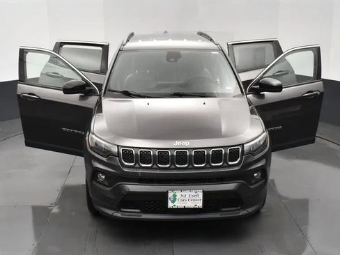 Used 2024 Jeep Compass Latitude AWD/4WD image 10
