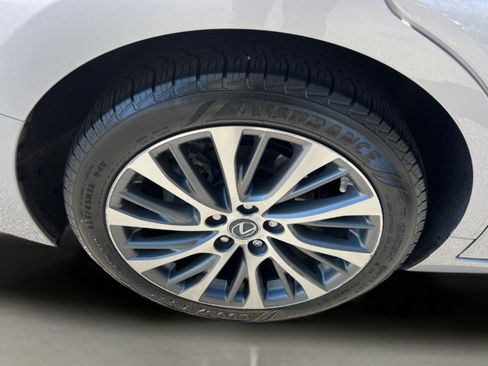 Used 2019 Lexus ES 350 Luxury w/ Accessory Package image 18