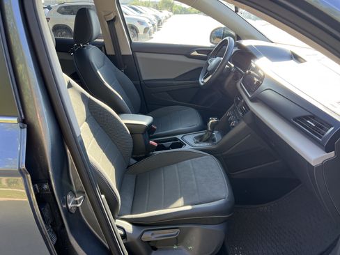 Certified 2022 Volkswagen Taos SE w/ Panoramic Sunroof Package FWD image 27