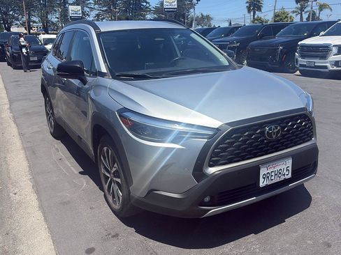 Used 2025 Toyota Corolla Cross XLE AWD/4WD image 6