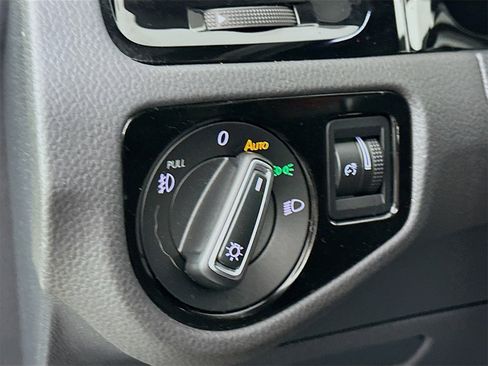 Used 2018 Volkswagen Golf 4-Door image 10