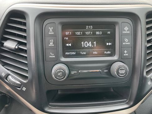 Used 2017 Jeep Cherokee Sport image 20