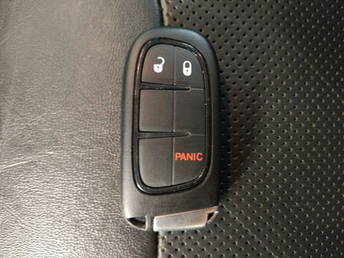 Used 2020 Jeep Cherokee Limited FWD image 32