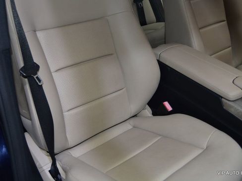 Used 2010 Mercedes-Benz E 350 4MATIC Sedan image 18