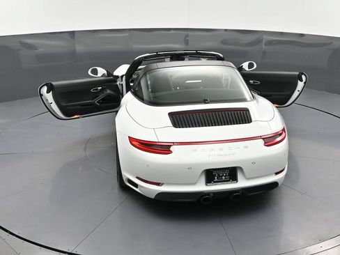 Certified 2019 Porsche 911 Targa 4 AWD/4WD image 34