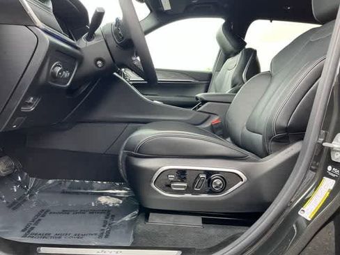 New 2025 Jeep Grand Cherokee L Overland w/ Luxury Tech Group IV image 12