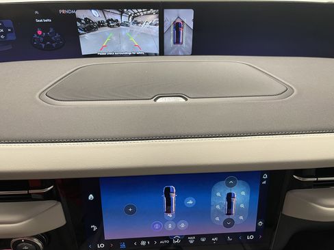 New 2025 Lincoln Navigator Reserve image 17