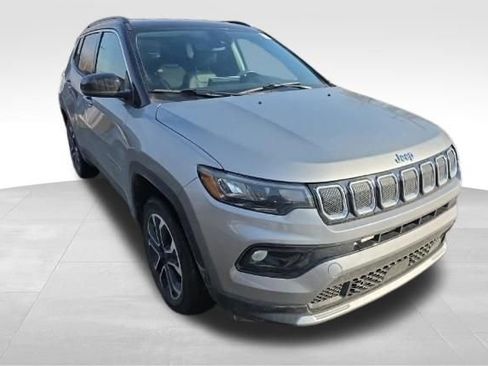 Used 2022 Jeep Compass Limited image 3