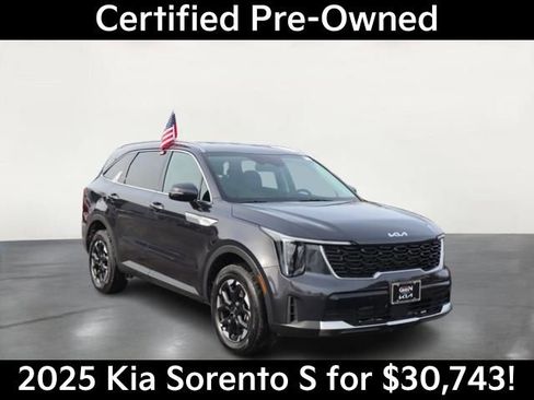 Used 2025 Kia Sorento S image 1