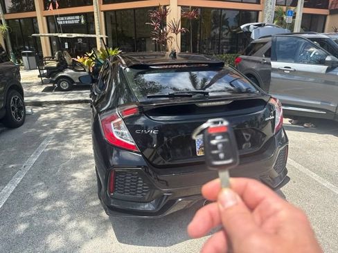 Used 2018 Honda Civic Sport image 2