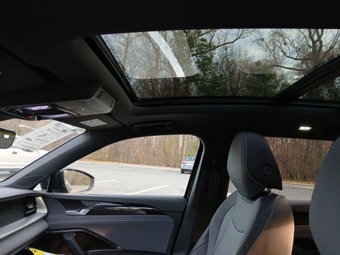 New 2026 Volkswagen Tiguan SE R-Line image 20