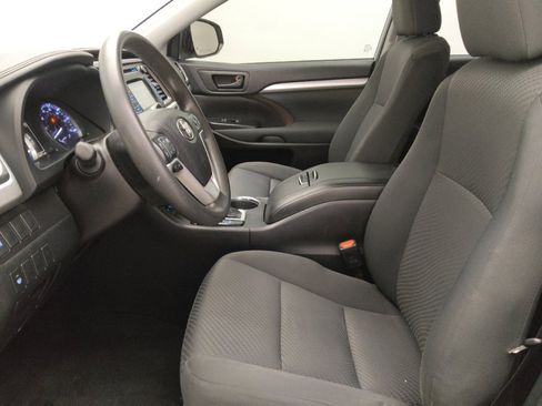Used 2019 Toyota Highlander LE image 17
