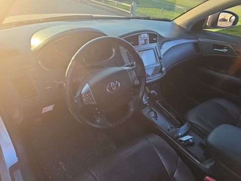 Used 2012 Toyota Avalon Limited image 16