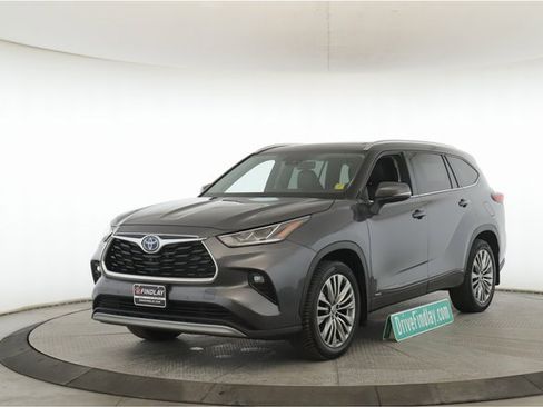 Used 2022 Toyota Highlander Platinum image 10