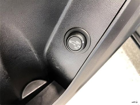 Used 2019 Chevrolet Equinox LT image 13