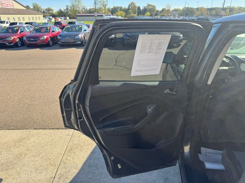 Used 2019 Ford Escape SE w/ Ford Safe & Smart Package image 14