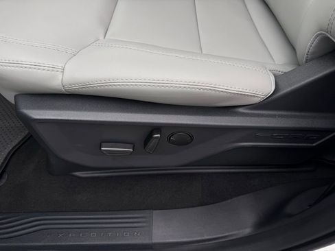 New 2026 Ford Expedition Active RWD image 11