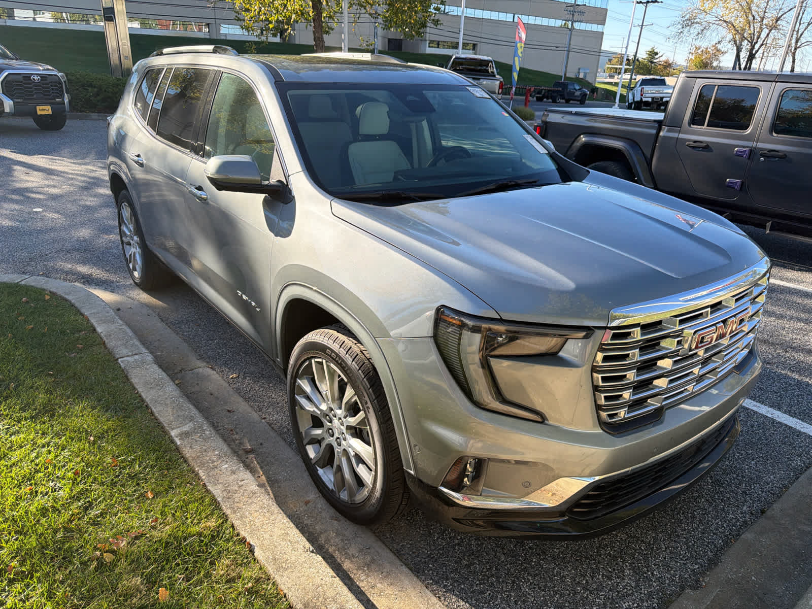 Used 2026 GMC Acadia Denali w/ Super Cruise Package AWD/4WD image 2