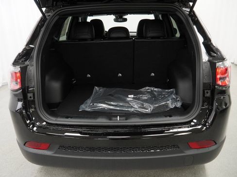 New 2026 Jeep Compass Latitude image 30