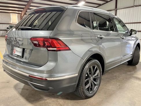 Used 2024 Volkswagen Tiguan SE image 2