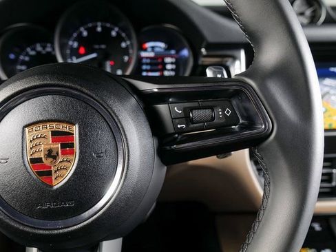 Certified 2025 Porsche Macan image 23