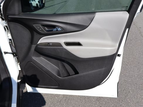 Used 2022 Chevrolet Equinox LS FWD image 35