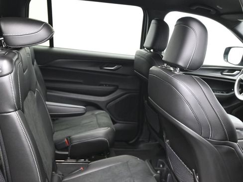 New 2025 Jeep Grand Cherokee L Altitude image 17