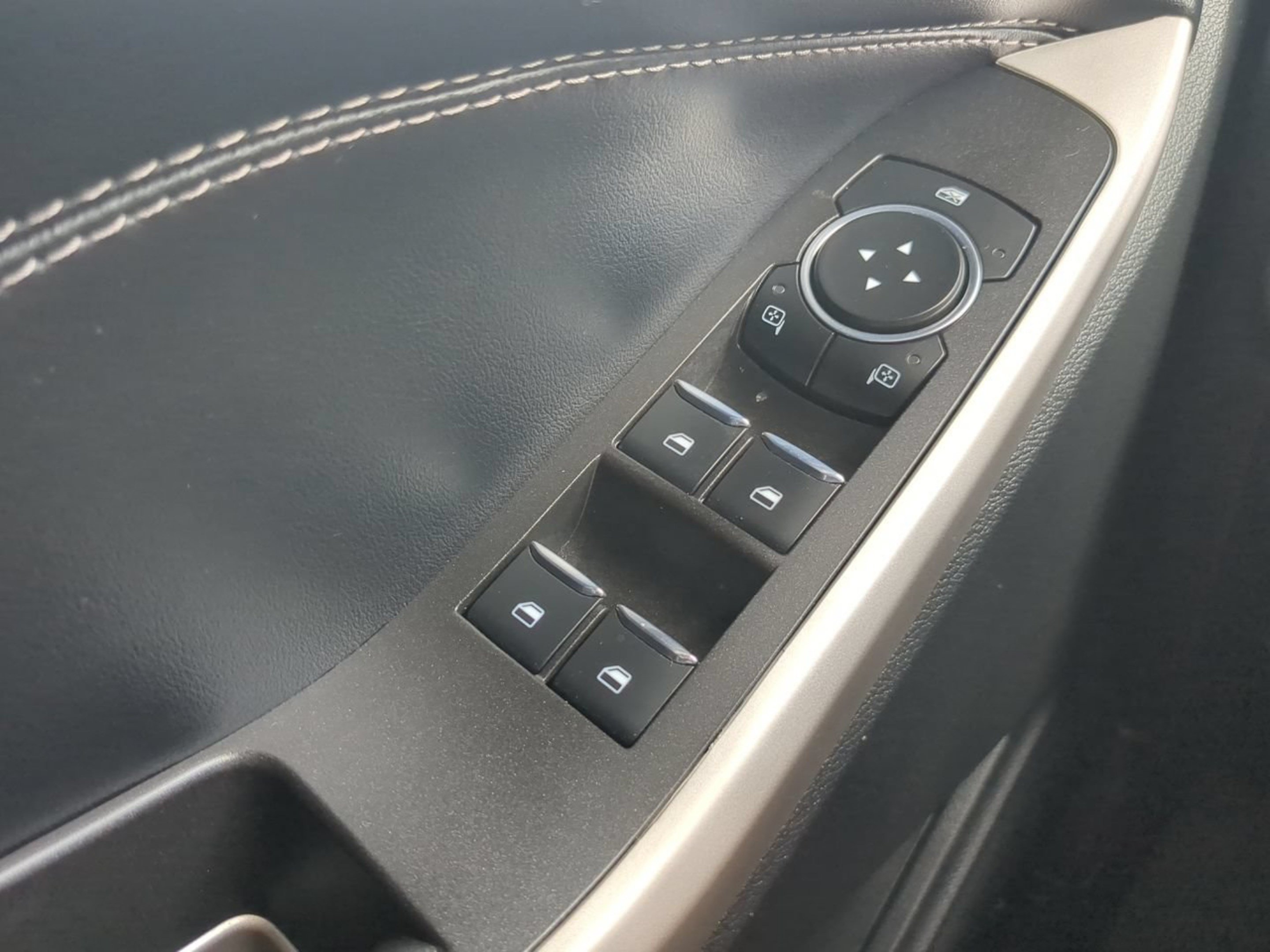Used 2023 Ford Explorer XLT RWD image 30