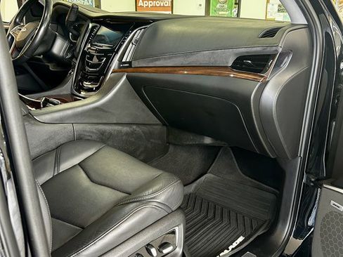 Used 2018 Cadillac Escalade 2WD image 12