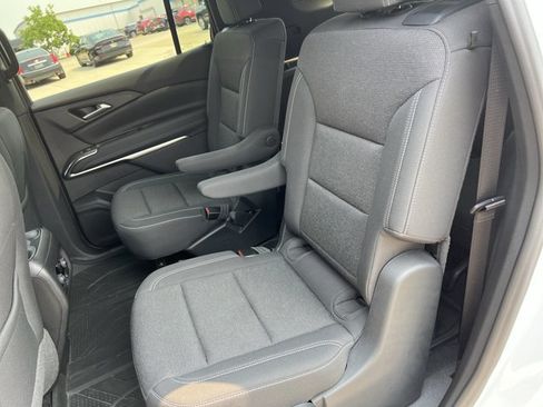 Used 2024 Chevrolet Traverse LT FWD image 25